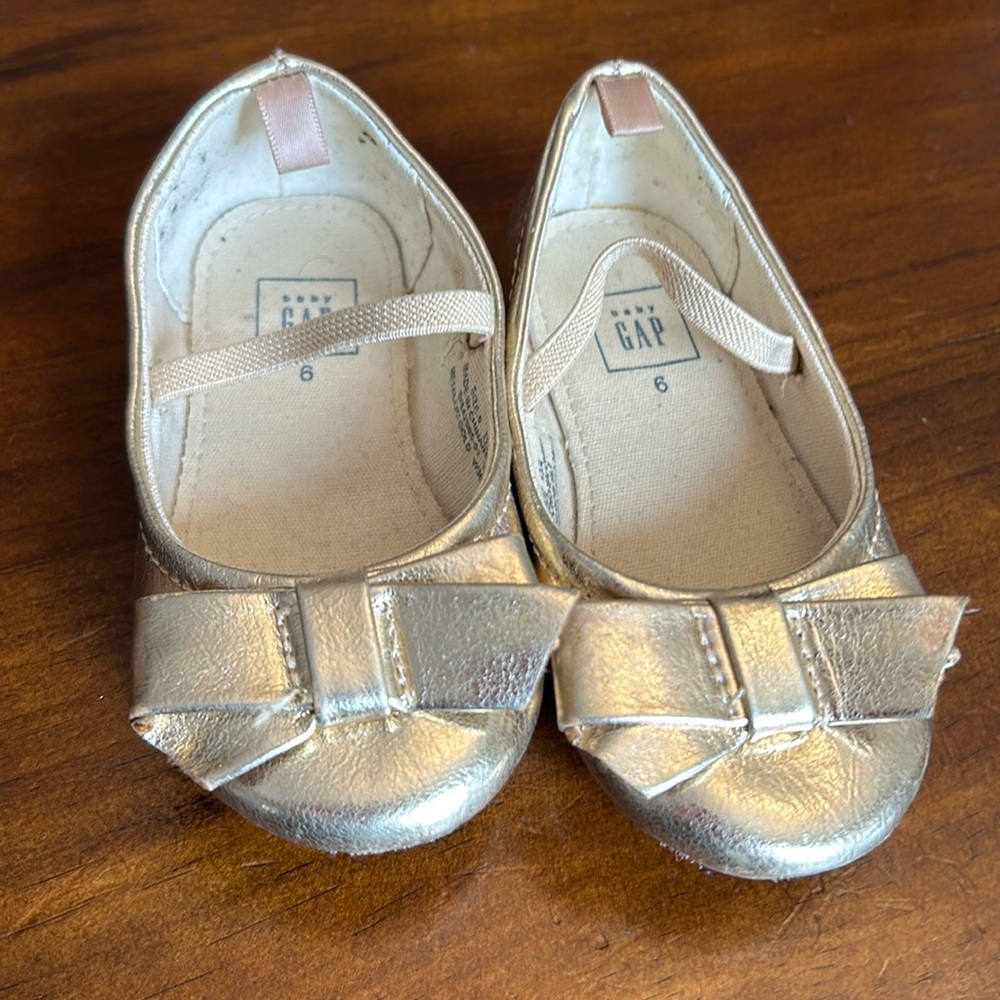 Gold Gap toddler dress ballet shoe sz 6